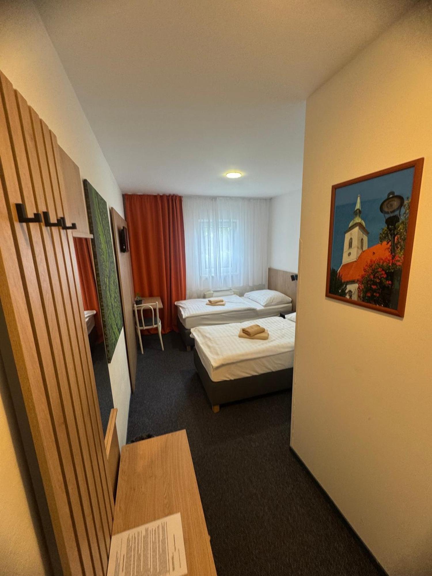 Hotel Remy บราติสลาวา ภายนอก รูปภาพ