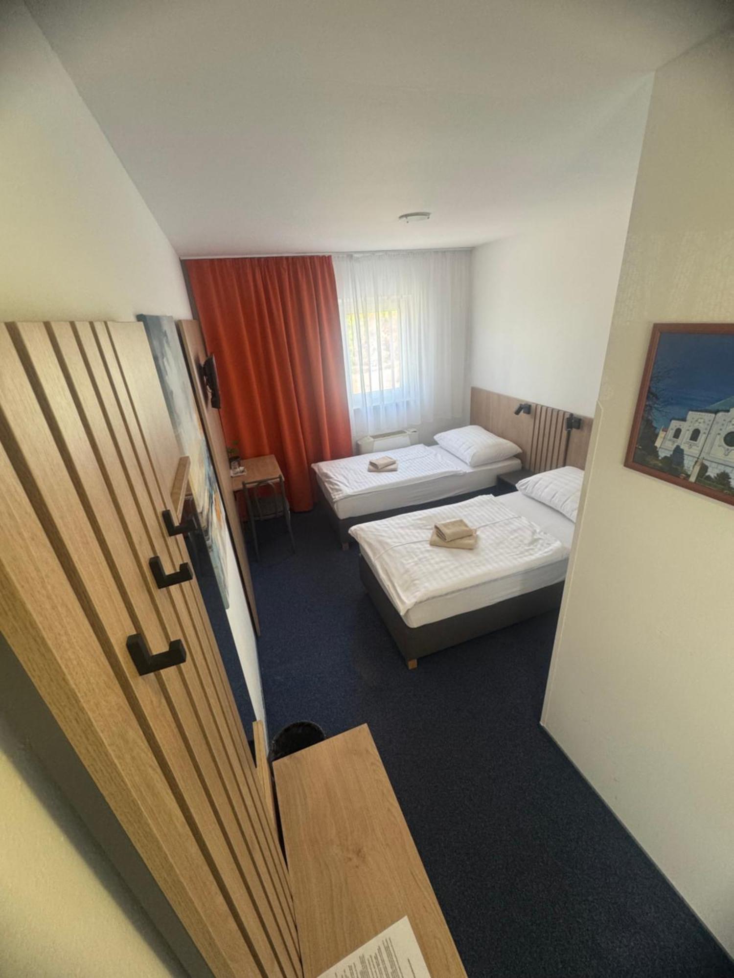 Hotel Remy บราติสลาวา ภายนอก รูปภาพ