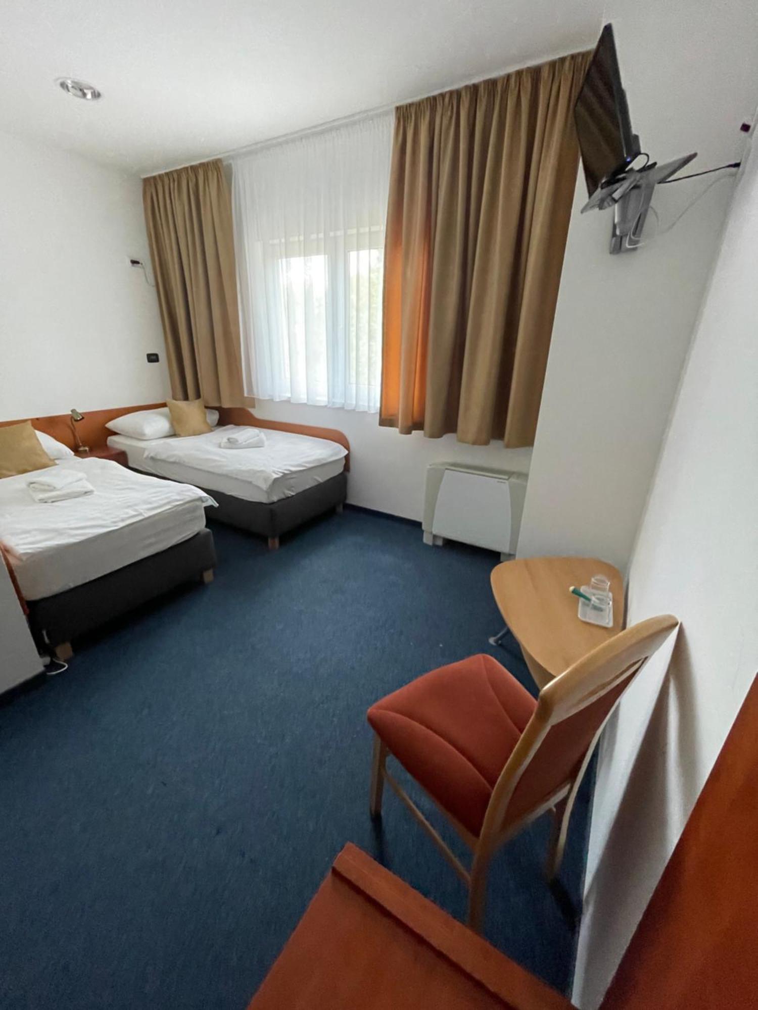 Hotel Remy บราติสลาวา ภายนอก รูปภาพ