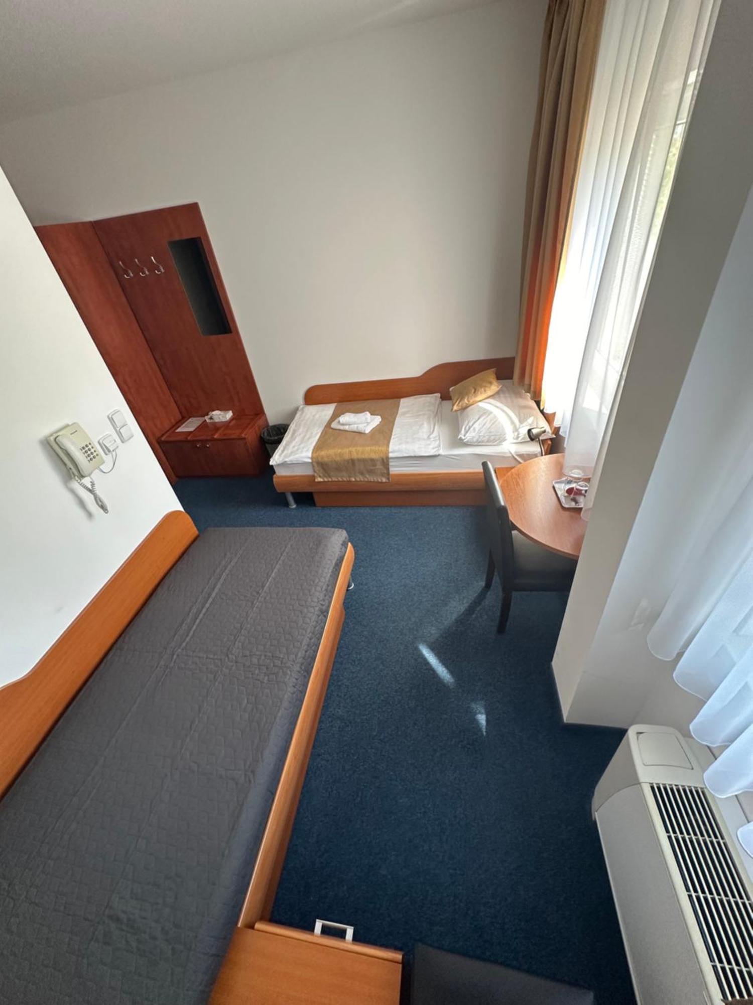 Hotel Remy บราติสลาวา ภายนอก รูปภาพ